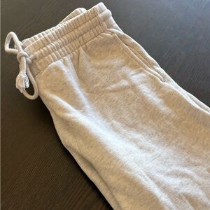 TNA Women’s Cozy FLEECE BOYFRIEND SWEATPANT Heather Cloud White